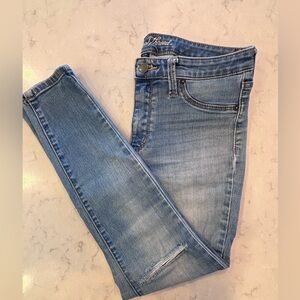 Women’s Universal Thread midrise jegging distressed size 8/29S